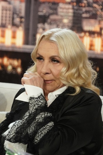 "SEDNEM NA GROB NEKE BABE, POPIJEM 9 ČOKANČIĆA RAKIJE, PA ME UHVATI SAN" Jeziva ispovest Vesne Zmijanac, priča o alkoholizmu ledi krv u žilama