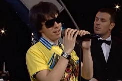 POZNATI PEVAČ ZBOG POREMEĆAJA NIJE ŽELEO DA BUDE OTAC! Mnogima naterao suze na oči kad je otkrio šta mu se dešava: "Hteo sam da me uspavaju!"