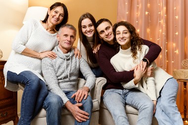 SRBIN NAPISAO DA JE ŽIVOT KOD RODITELJA ''KAO HOTEL SA 20 ZVEZDICA'' Objava izazvala haos na mrežama, pojedini se ne bi vratili ni po cenu života!