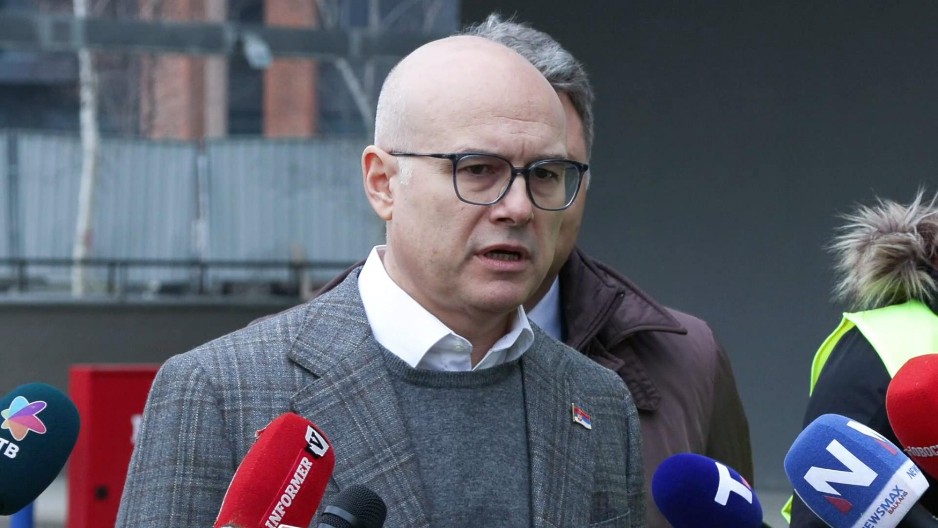 SUTRA BUDITE MIRNI I TOLERANTNI Premijer Miloš Vučević se obratio javnosti sa gradilišta digitalnog centra "Ložionica"