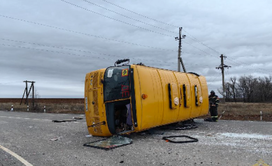 TRAGEDIJA! JEDNO DETE (10) POGINULO, VIŠE UČENIKA POVREĐENO Težak udes školskog autobusa u Rusiji (FOTO/VIDEO)
