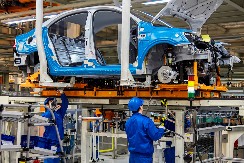 EU OBEĆALA POMOĆ AUTOMOBILSKOJ INDUSTRIJI Evropska komisija još razmatra Šolcov predlog