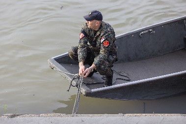 UŽAS U BEČEJU Prolaznici primetili kako telo pluta kanalom