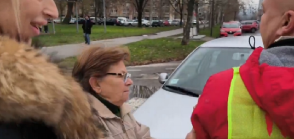 EVO ŠTA JE STARIJA GOSPOĐA DOŽIVELA NA BLOKADI Nemile prizore sami dele na društvenim mrežama, uživaju u maltretiranju građana (FOTO)