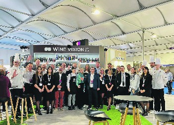 NAŠE FIRME JAČAJU GLOBALNU PREPOZNATLJIVOST Srpska privreda na međunarodnim sajmovima od Tokija do Čikaga