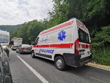 POGINULA JEDNA OSOBA U UDESU KOD VALJEVA Sudarila se dva automobila, vatrogasci morali da izvlače telo nastradalog
