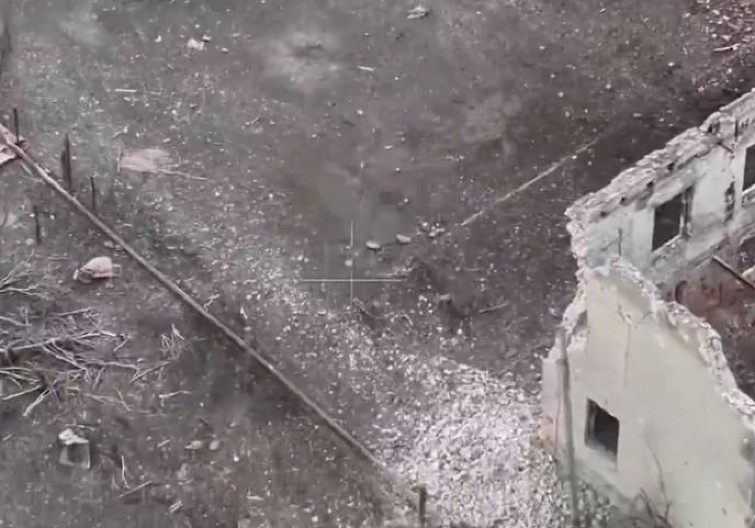 ŠTA SU KAMIKAZA KAMILE? Rusi ih aktivirali u Torecku! Trče k'o manijaci, natovareni poput kamila, OVO je njihov zadatak! FRKA hvata Ukrajince! (VIDEO)