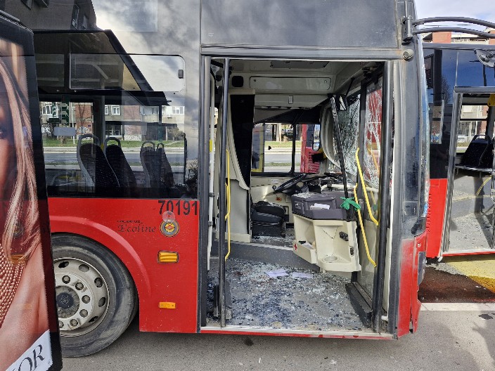 "LJUDI SU BUKVALNO LETELI PO AUTOBUSU" Oglasio se doktor o povređenima u sudarima kod Umke i na Novom Beogradu