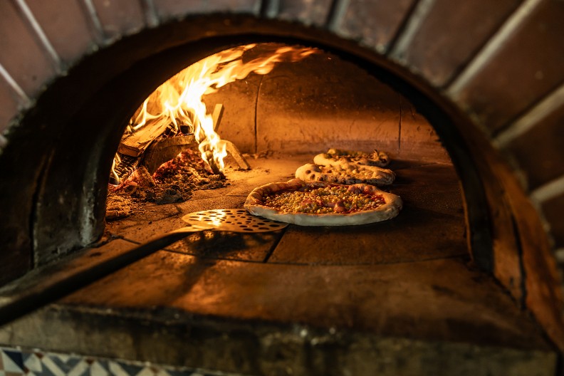 ZABORAVITE NA ITALIJANSKE PICE, MUDIĆOZA JE ZAKON! Srbi napravili picu sa belim bubrezima, evo o čemu se radi (FOTO)