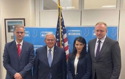 MARINIKA I ĐILAS U SUZAMA Osuđen im je mentor i veliki Kurtijev saborac, OVA SLIKA POSTAJE SAMO USPOMENA