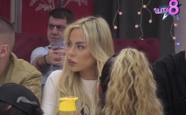 EKSPLICITNA FOTKA SOFIJE JANIĆIJEVIĆ IZ TETOVA! Razotkriveno šta je radila u klubu, skoro gola obavlja radnju! (FOTO 18+)