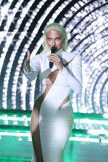 KARLEUŠIN POZNATI KOMŠIJA RAZVEZAO JEZIK! Obelodanio javno kakvu ju je zetakao u dvorištu na Dedinju: ''Iz kuće je izašla...''