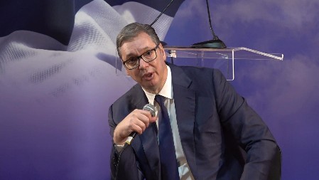 VUČIĆ ZAHVALIO NA VELIČANSTVENOM DOČEKU Dogovorili smo danas da uložimo ogromna sredstva u Varvarin!