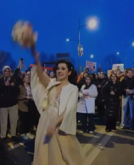 KAKVO NEPOŠTOVANJE ŽRTAVA I NJIHOVIH PORODICA! Tri meseca od pogibije 15 ljudi obeležava se bacanjem bidermajera?! (VIDEO)