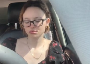 AUU, JEL REALNO DA JE DEVOJKA OVO URADILA? Osvetila se bivšem preko njegove mrtve babe, ljudi na mrežama se krste! (VIDEO)