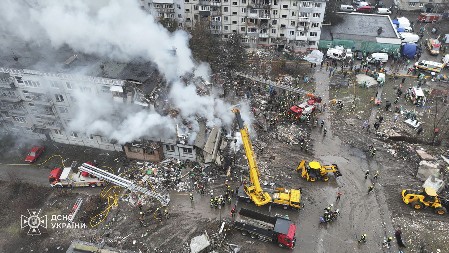 RUSI GAĐALI ZGRADU 95 ljudi zarobljeno pod ruševinama!