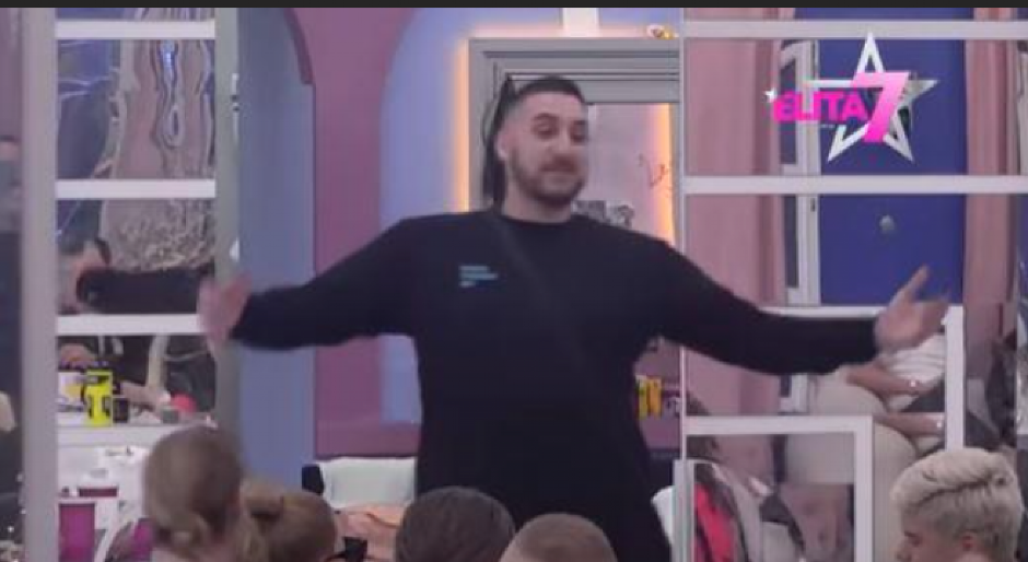 SAGA NN OČEVA ELITE SE NASTAVLJA Rijaliti učesnica objavila fotografiju sa detetom, pa pecnula Lazara Čolića Zolu: "DNK nije potreban!"