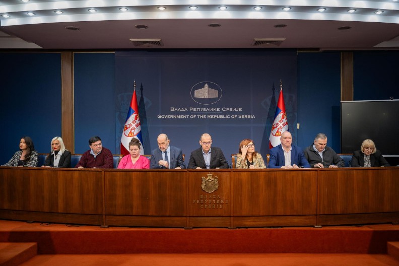 KONKRETNI DOGOVORI MINISTRA ZDRAVLJA I SINDIKATA "Zajednički interes je da se poboljša materijalno stanje zdravstvenih radnika"