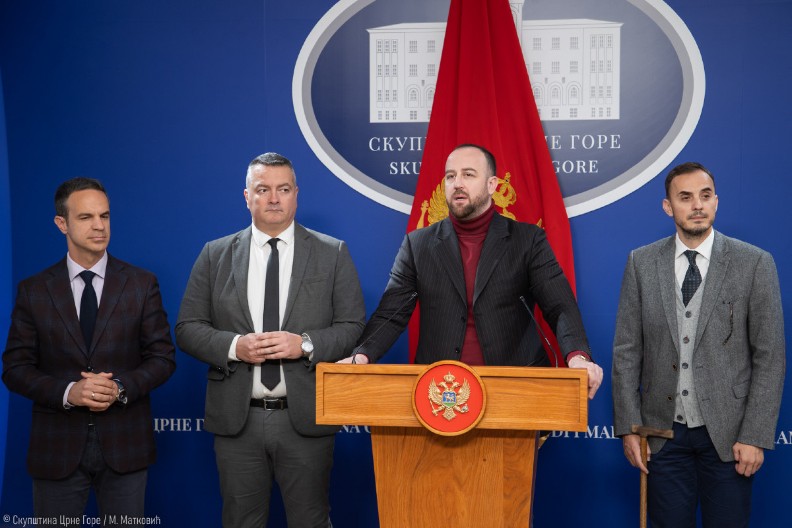 CRNOGORSKOJ OPOZICIJI OPET KRIV VUČIĆ: Spajić je želeo dogovor sa nama, ali to nije dozvolio Andrija Mandić