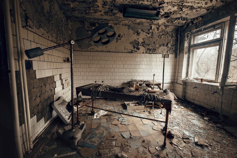 RUŠEVINE BOLNICE OTKRILE JEZIVU TAJNU Pronađene tegle stare 50 godina, a od njihovog sadržaja će vam se prevrnuti želudac!