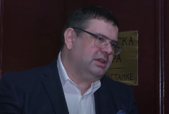 NISU MISLILI NI O ČEMU OSIM O SVOM REKLAMIRANJU Advokat podržao studente, ali dao ostavku zbog štrajka AKS, u ovome se nikako ne slažu