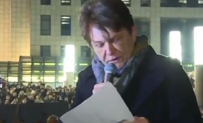 KO SU LJUDI KOJI SU GOVORILI NA PROTESTU U NOVOM SADU I POLAKO GA OTIMAJU OD STUDENATA? (FOTO/VIDEO)