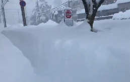 ZA 12 SATI PALO 120 CM SNEGA Na severu ne prestaje da veje i grmi, TARPANI GRADOVI (VIDEO)
