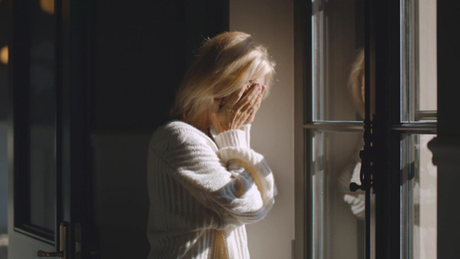 OKRENULA JE LEĐA SVOJOJ ĆERKI DOK JE BILA DETE  Sada su je stigli gresi iz prošlosti i za njih plaća visoku cenu