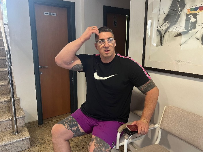 "ZAVALIĆU TI ŠAMARČINU, STOKO, ONESVESTIĆU TE!" Skandal u kući Kristijana Golubovića dok je on na Farmi, došlo do žestoke svađe!