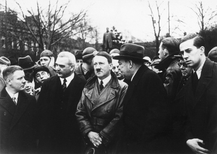 ZBOG NJEGA JE POKUŠALA DA SE UBIJE DVA PUTA Kako je Eva Braun preživela život sa Hitlerom