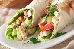 BRZE I UKUSNE TORTILJE SA PILETINOM I POVRĆEM Idealno za one dane kada želimo nešto sveže i hranljivo