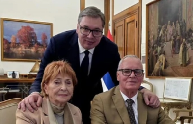 DA LI STE SVESNI KOGA NAPADATE? VUČIĆEVI RODITELJI SU POŠTENI LJUDI, SA ČISTIM OBRAZOM... Goran Karadžić uputio potpunu i bezuslovnu podršku predsedniku Srbije