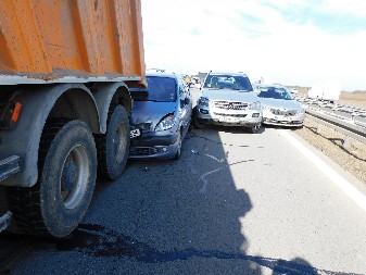 PRVI ILI POSLEDNJI U KOLONI? Kako se utvrđuje ko je kriv za LANČANI SUDAR?