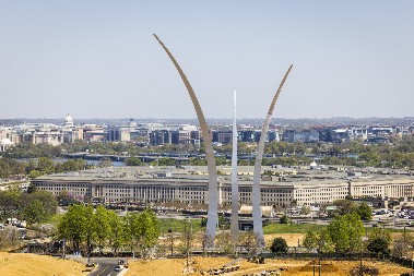 MORAJU DA NAPUSTE PENTAGON Osam ključnih savetnika duboke države dobilo šut kartu