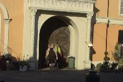 ZBOG SAMOUBISTVA U PORODICI NAPUSTILA RIJALITI! Produkcija unela informaciju, imanjem se prolomio vrisak od bola