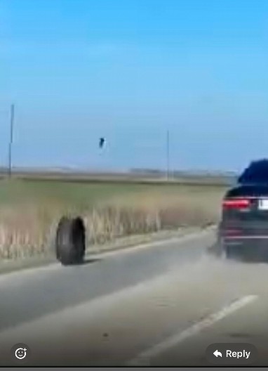 SLUČAJNOST ILI...?  Sa vozila u pokretu otpao točak dok je PREDSEDNIK VUČIĆ bio u njemu! ISTRAGA U TOKU (VIDEO)