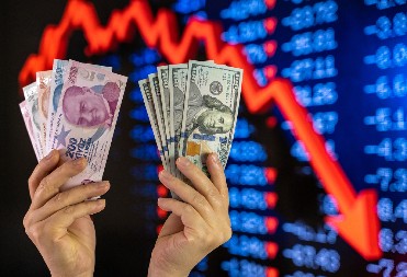 NEZABELEŽEN KRAH VALUTE! Na istorijskom minimumu u odnosu na dolar - šta se dešava?