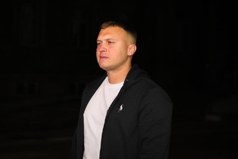 "DELILI SMO NEKADA I KORICU HLEBA..." Porodica Stefana Karića slomljena zbog smrti, potresne reči kidaju dušu! (FOTO)