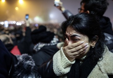 MAJKE I DALJE TRAŽE DECU POSLE RAZORNOG ZEMLJOTRESA Obilaze sirotišta, traže makar jedan trag