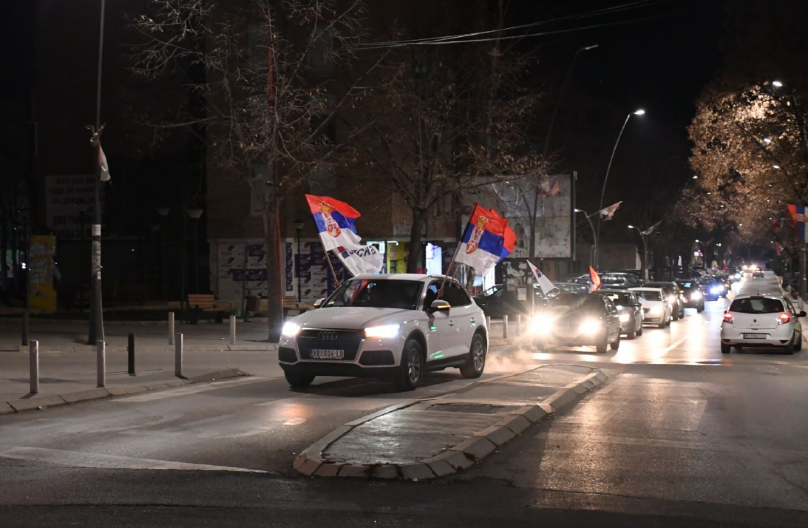 SRPSKE TROBOJKE VIJORILE SE NA KiM Veliko slavlje zbog dobijenih svih 10 mandata, SRPSKA LISTA JE APSOLUTNI POBEDNIK OVIH IZBORA (FOTO)