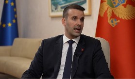 SPAJIĆ TVRDI DA SU SRBI NAPRAVILI GENOCID U SREBRENICI! "Mandić Dan Republike Srpske čestitao u svoje ime"