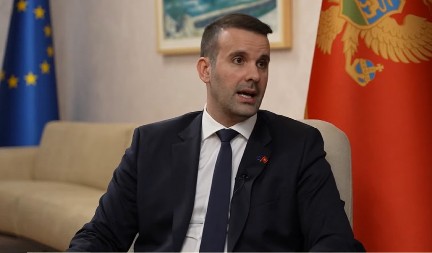 SPAJIĆ TVRDI DA SU SRBI NAPRAVILI GENOCID U SREBRENICI! "Mandić Dan Republike Srpske čestitao u svoje ime"