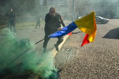 DIMNE BOMBE, TUČA I OSTAVKA Rumunija se budi i oslobađa stiska Zapada