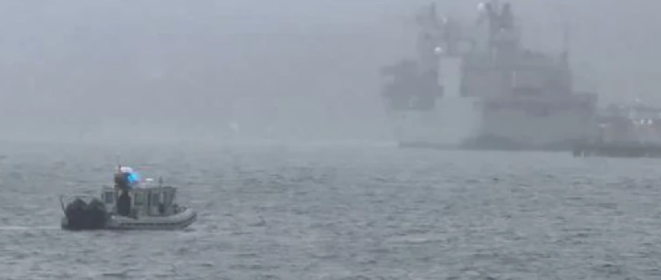 BORBENI AVION SE SURVAO U ZALIV! Dramatičan video nakon pada: Obalska straža izvukla dvojicu pilota iz vode! (VIDEO)