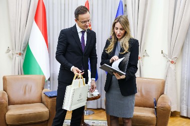 Đedović Handanović posle sastanka sa Peterom Sijartom – Zbog sankcija NIS-u izazovi i sa plaćanjima